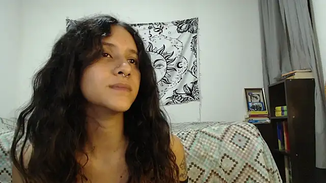 Snapshot of AlinaWoolf_ chatting on 02.09.25 AlinaWoolf  online show from 02.09.25