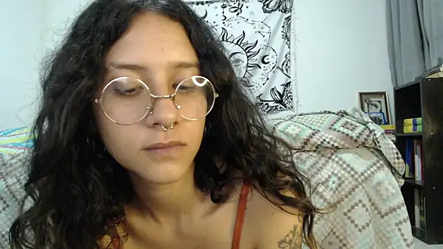 Snapshot of AlinaWoolf_ chatting on 03.08.25 AlinaWoolf  online show from 03.08.25