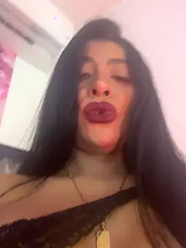 Snapshot of canela_10 chatting on 09.16.25 canela 10 online show from 09.16.25