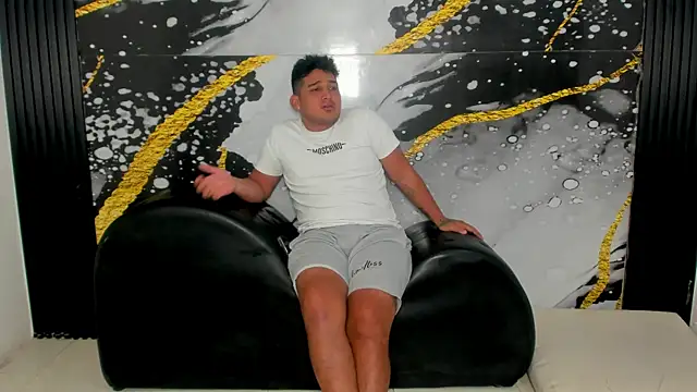 Snapshot of sweethot___ chatting on 10.02.25 sweethot online show from 10.02.25