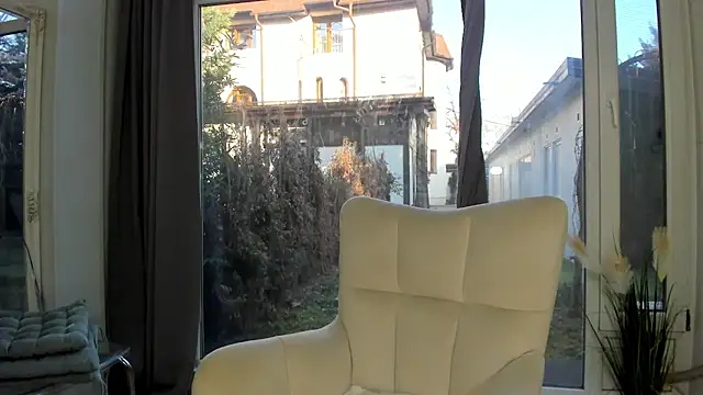 Selena Reeves online show from 02.10.25