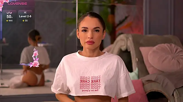 Snapshot of EsmeAinsley chatting on 12.21.24 EsmeAinsley online show from 12.21.24