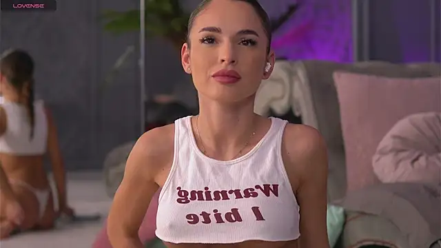 Snapshot of EsmeAinsley chatting on 12.27.24 EsmeAinsley online show from 12.27.24