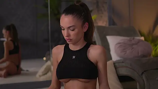 Snapshot of EsmeAinsley chatting on 01.25.25 EsmeAinsley online show from 01.25.25