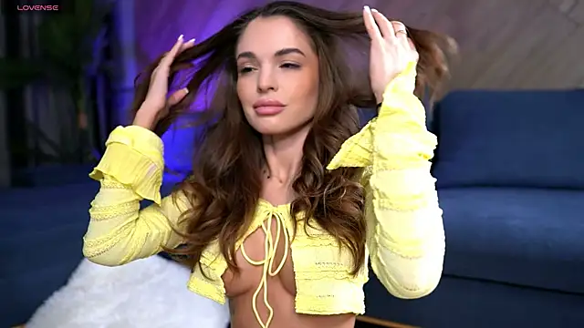 Snapshot of EsmeAinsley chatting on 12.04.25 EsmeAinsley online show from 12.04.25