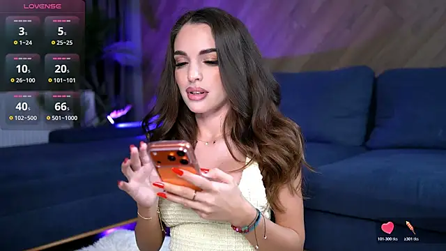 Snapshot of EsmeAinsley chatting on 12.18.25 EsmeAinsley online show from 12.18.25