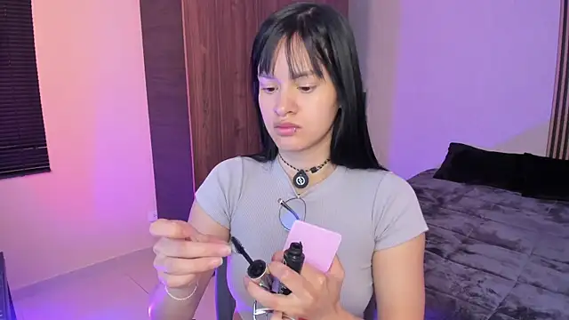 katherin smith  online show from 09.10.25