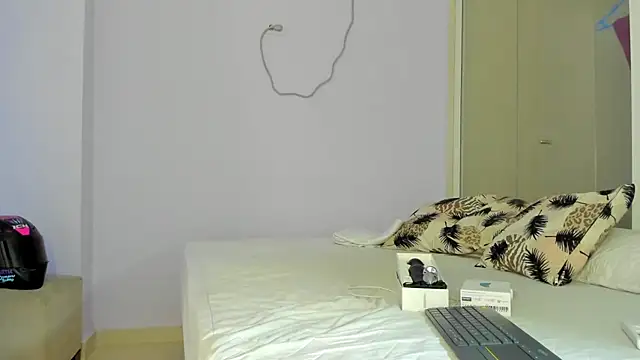 Snapshot of Mari_Mendoza chatting on 12.12.24 Mari Mendoza online show from 12.12.24