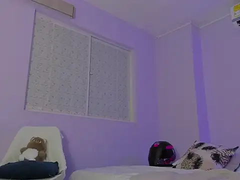 Snapshot of Mari_Mendoza chatting on 10.21.25 Mari Mendoza online show from 10.21.25