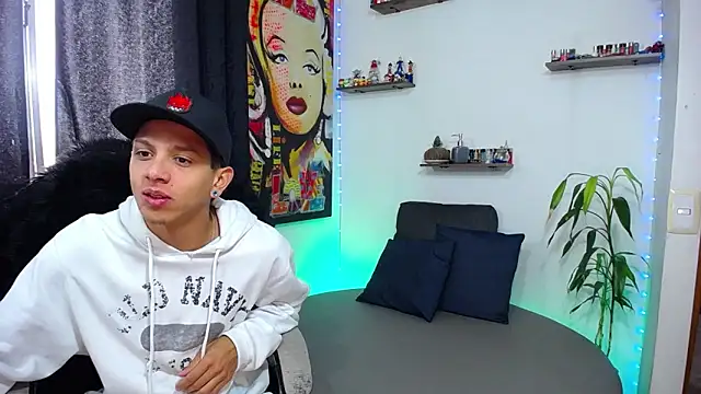 Snapshot of HillAndJack333 chatting on 01.21.25 HillAndJack333 online show from 01.21.25