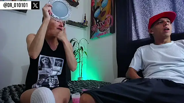 Snapshot of HillAndJack333 chatting on 10.25.25 HillAndJack333 online show from 10.25.25