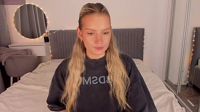 Snapshot of CassieRayss chatting on 04.18.26 CassieRayss online show from 04.18.26