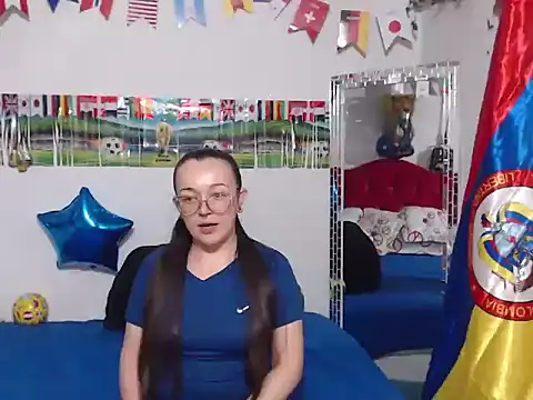 Snapshot of Angela_18honey chatting on 06.21.26 Angela 18honey online show from 06.21.26