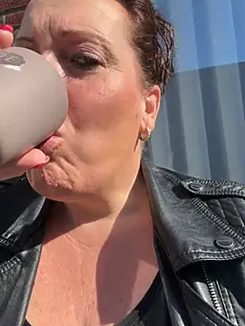 xsexycurvymilf online show from 04.15.26