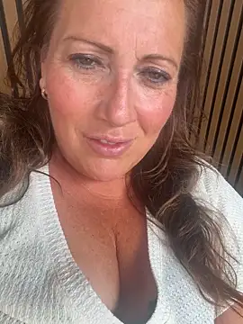 Snapshot of xsexycurvymilf chatting on 06.17.26 xsexycurvymilf online show from 06.17.26