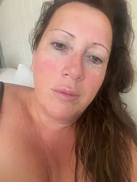 Snapshot of xsexycurvymilf chatting on 07.26.26 xsexycurvymilf online show from 07.26.26