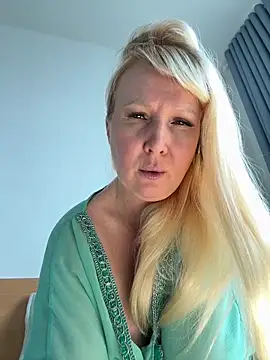 EmmaInLove23 online show from 02.10.26