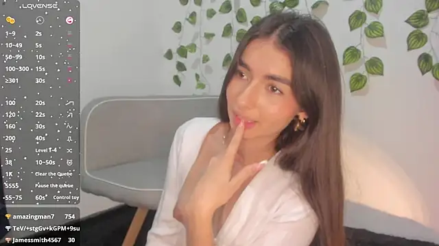 Coralinee 01 online show from 12.07.24