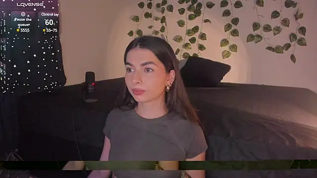 Coralinee 01 online show from 12.21.24