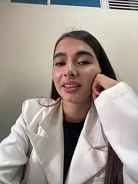 Coralinee 01 online show from 11.13.25