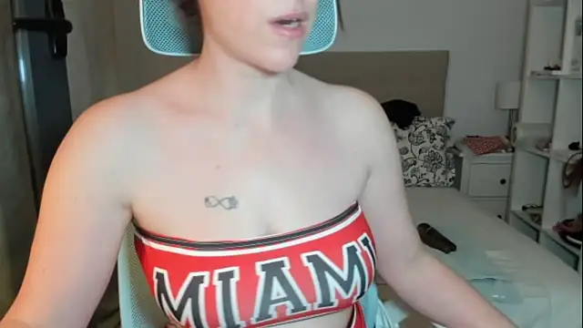 Snapshot of emmita69_ chatting on 04.21.26 emmita69 online show from 04.21.26