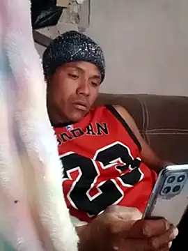 Snapshot of Moreno1813 chatting on 03.10.25 Moreno1813 online show from 03.10.25