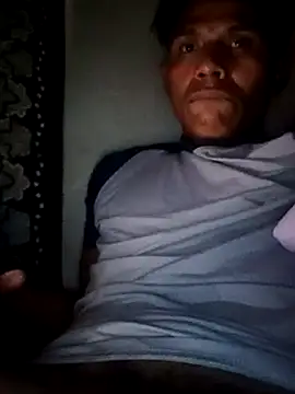 Snapshot of Moreno1813 chatting on 03.19.25 Moreno1813 online show from 03.19.25