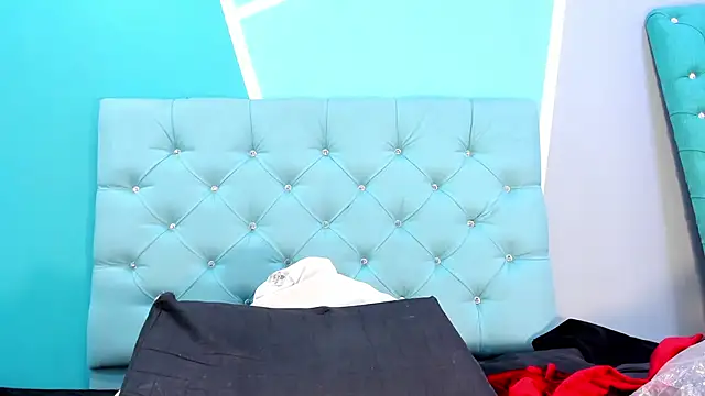 AlondraFerri1 online show from 01.28.25