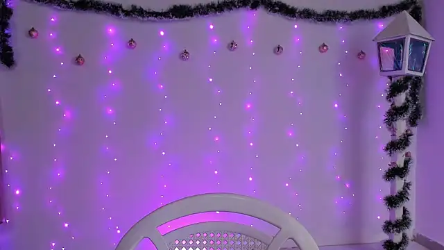 cute roxana  online show from 12.28.24