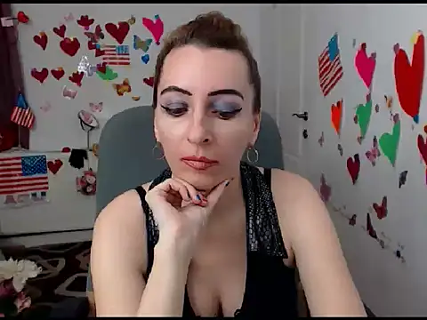 Snapshot of EvelynAngell chatting on 01.29.25 EvelynAngell online show from 01.29.25