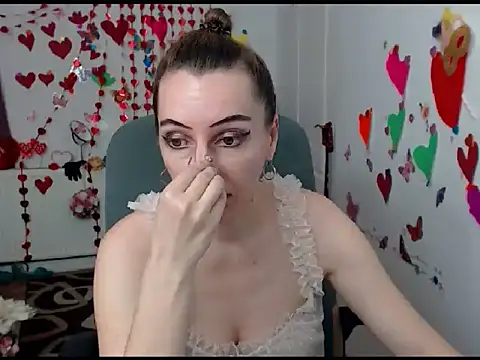 Snapshot of EvelynAngell chatting on 03.13.25 EvelynAngell online show from 03.13.25