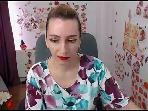 Snapshot of EvelynAngell chatting on 09.19.25 EvelynAngell online show from 09.19.25