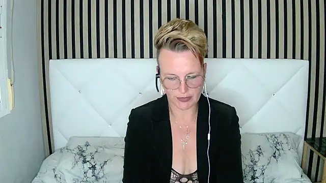 xxNoeliaxx online show from 01.12.25