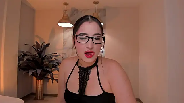 Snapshot of DominiqueVega chatting on 07.15.26 DominiqueVega online show from 07.15.26