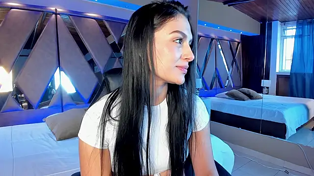 Snapshot of carina_rossi chatting on 01.05.25 carina rossi online show from 01.05.25