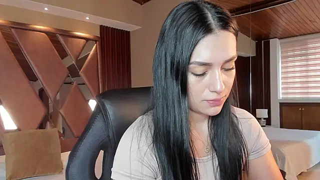 Snapshot of carina_rossi chatting on 10.08.25 carina rossi online show from 10.08.25