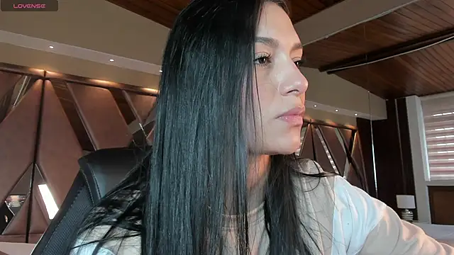 Snapshot of carina_rossi chatting on 10.14.25 carina rossi online show from 10.14.25