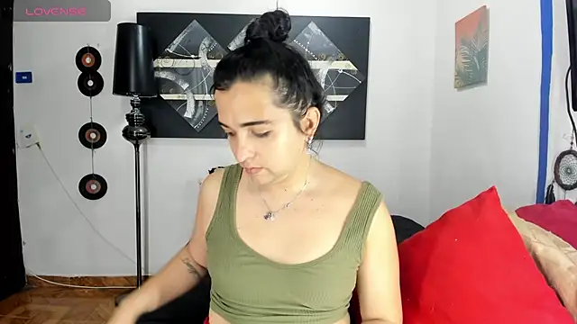 Snapshot of SARAMISHA chatting on 09.20.25 SARAMISHA online show from 09.20.25