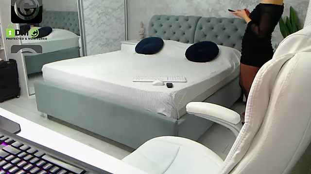 Ellysse  online show from 12.23.24