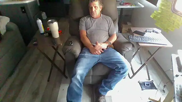 Snapshot of lateniter chatting on 02.10.26 lateniter online show from 02.10.26