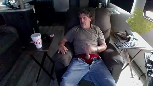 Snapshot of lateniter chatting on 02.13.26 lateniter online show from 02.13.26