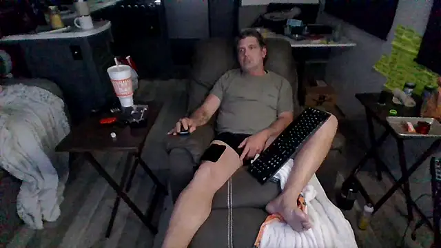 Snapshot of lateniter chatting on 02.18.26 lateniter online show from 02.18.26