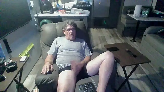 Snapshot of lateniter chatting on 03.01.26 lateniter online show from 03.01.26