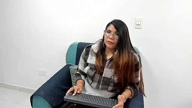 Snapshot of Luna_Dumont chatting on 03.06.25 Luna Dumont online show from 03.06.25