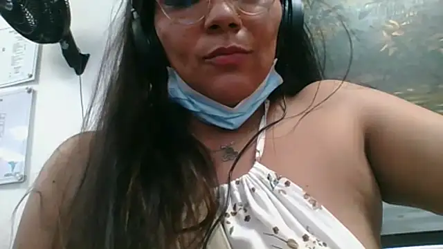 Snapshot of Luna_Dumont chatting on 02.10.26 Luna Dumont online show from 02.10.26