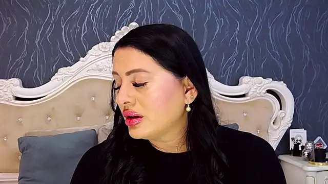 Snapshot of Lauren_Saint chatting on 10.01.25 Lauren Saint online show from 10.01.25