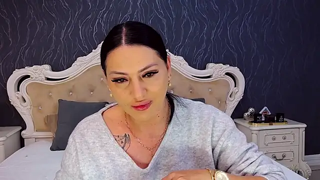 Snapshot of Lauren_Saint chatting on 11.06.25 Lauren Saint online show from 11.06.25