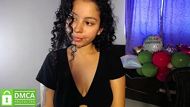 Snapshot of Mr_MrsCurie chatting on 10.27.25 Mr MrsCurie online show from 10.27.25