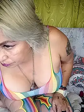 Snapshot of DirtyBIianca chatting on 02.28.25 DirtyBIianca online show from 02.28.25