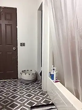 SidneyRaee online show from 10.18.25